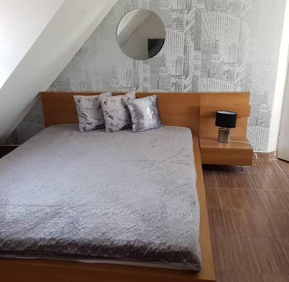 اتاق لوکس, Airport16 Bed And Breakfast