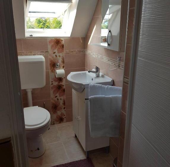 اتاق لوکس, Airport16 Bed And Breakfast