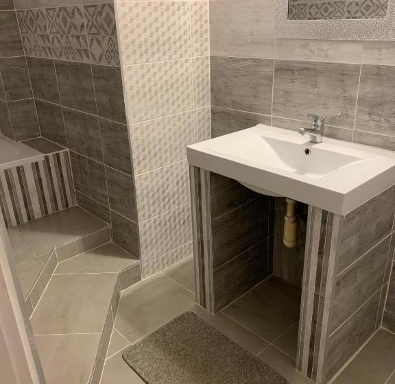 آپارتمان لوکس 1 خوابه, Airport16 Bed And Breakfast