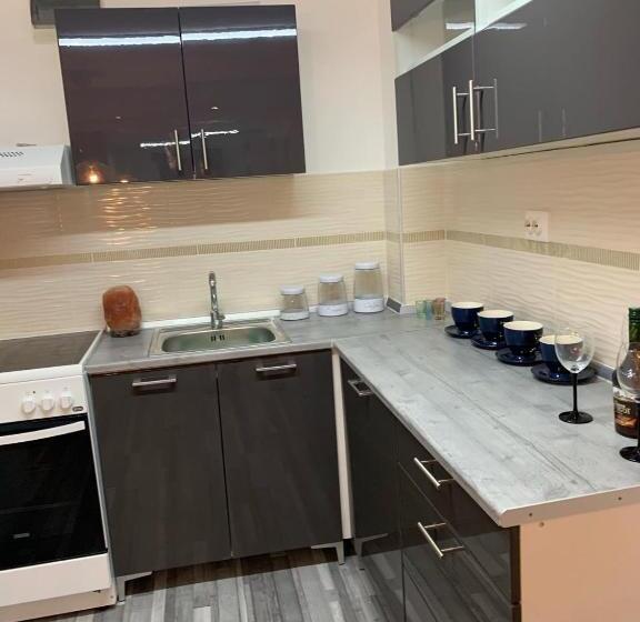 آپارتمان لوکس 1 خوابه, Airport16 Bed And Breakfast