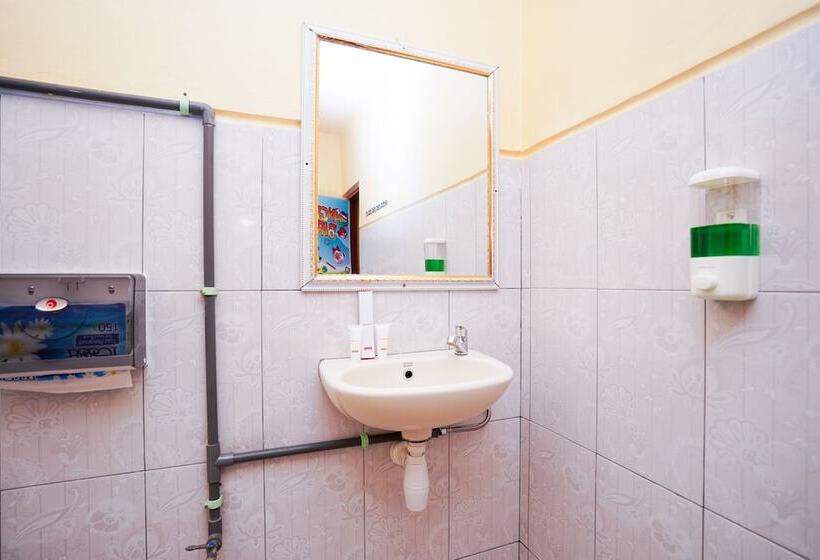 Quarto Familiar, Tengger Indah Bromo Homestay At Desa Wisata Bromo Mitra Reddoorz