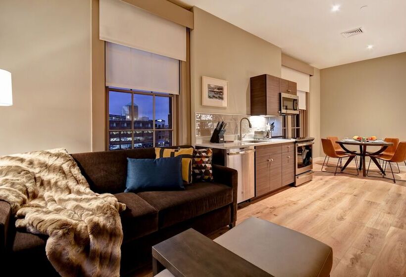 דירת שני חדרים, The Docent S Collection