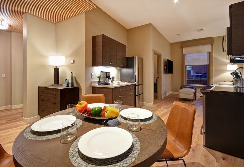 דירת שני חדרים, The Docent S Collection