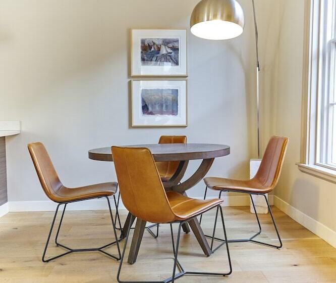 דירת שני חדרים, The Docent S Collection