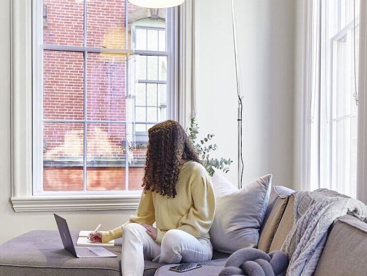 דירת שני חדרים, The Docent S Collection