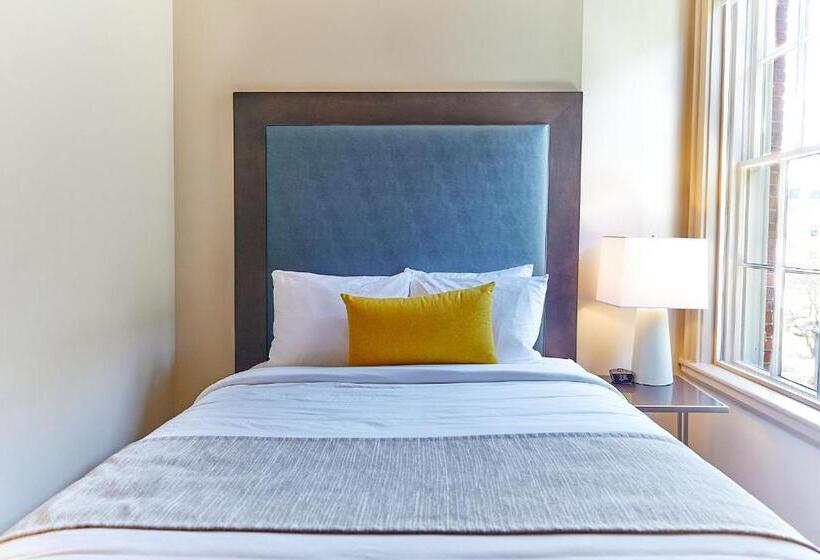 דירת חדר, The Docent S Collection