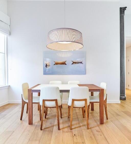 דירת שני חדרים, The Docent S Collection