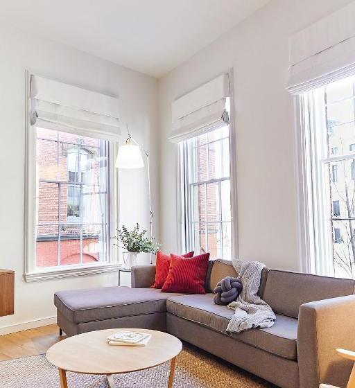 דירת שני חדרים, The Docent S Collection