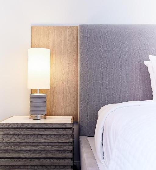 דירת שני חדרים, The Docent S Collection