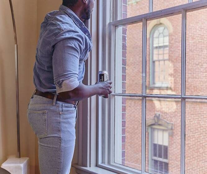 דירת חדר, The Docent S Collection