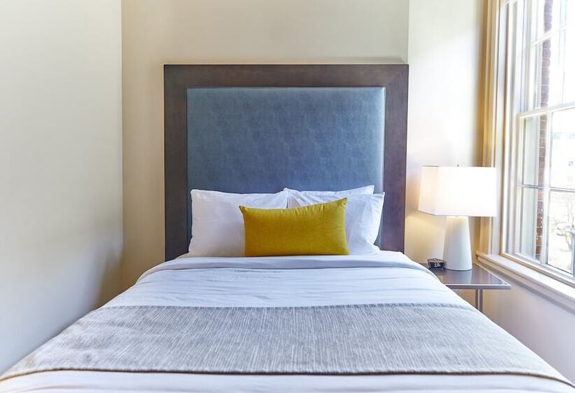 דירת חדר, The Docent S Collection