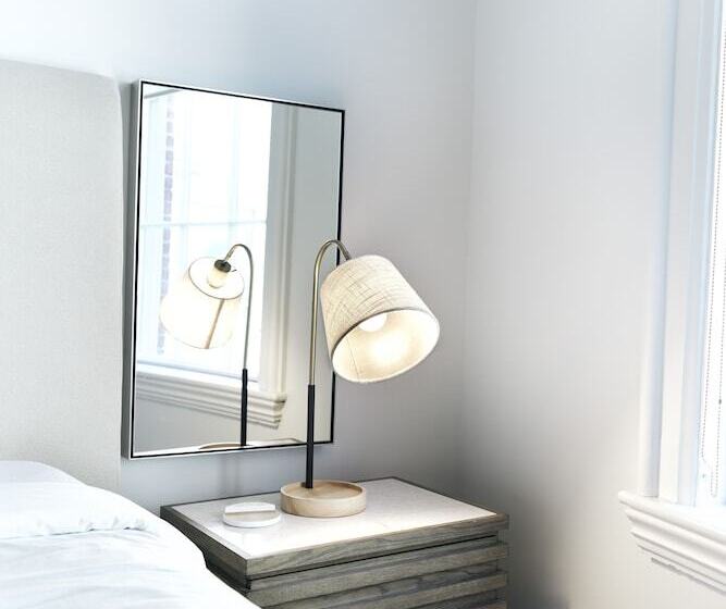 דירת שני חדרים, The Docent S Collection