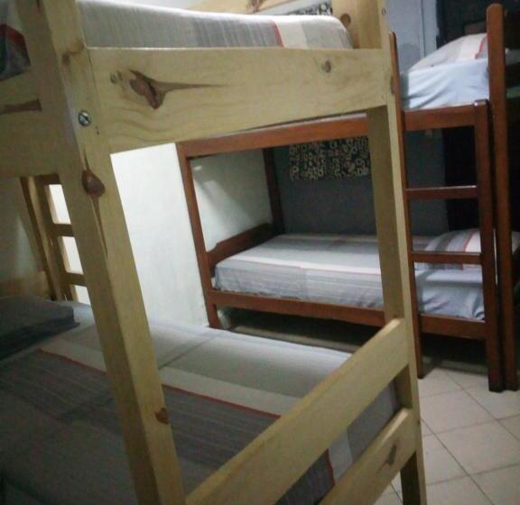 تختخواب در اتاق مشترک, St Antoine