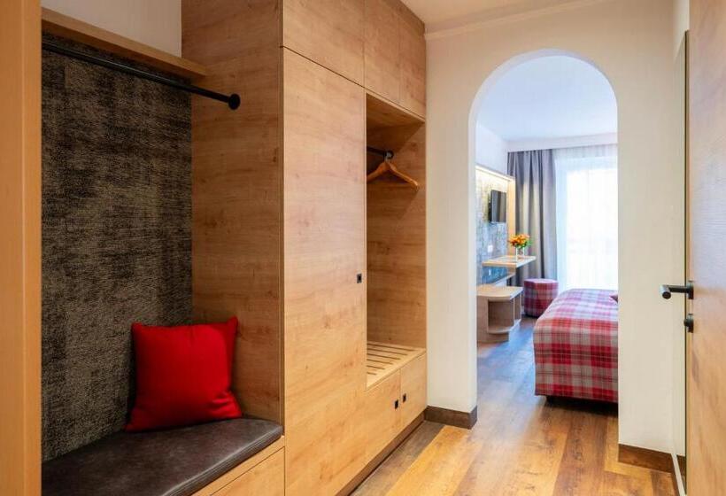 Номер Superior, Alte Post