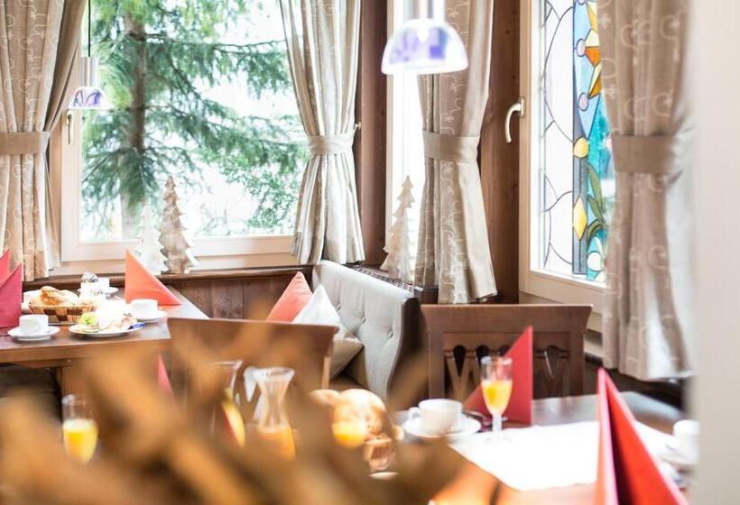 غرفة قياسية مزوَّدة بشُرفة, Garni Caroline