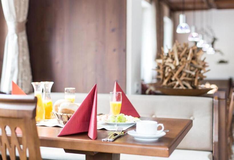 غرفة قياسية فردية, Garni Caroline