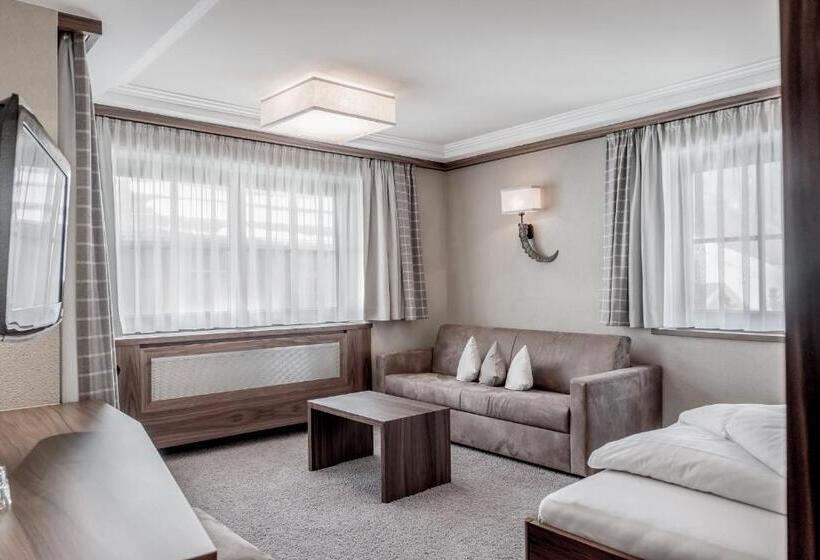 غرفة قياسية ثلاثية مزودة بشرفة, Garni Caroline