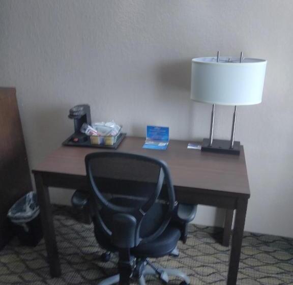 2ダブルベッドのスタンダードルーム, Baymont By Wyndham Madison Heights Detroit Area