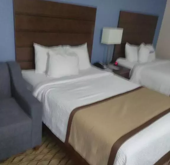 ２ダブルベッドのスタンダードルーム, Baymont By Wyndham Madison Heights Detroit Area