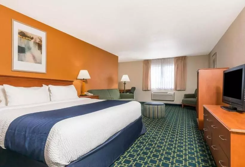 Deluxe Suite King Bed, Baymont By Wyndham Santa Fe