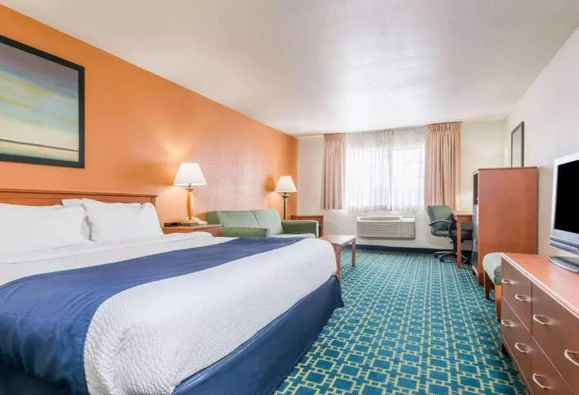 Deluxe Suite King Bed, Baymont By Wyndham Santa Fe