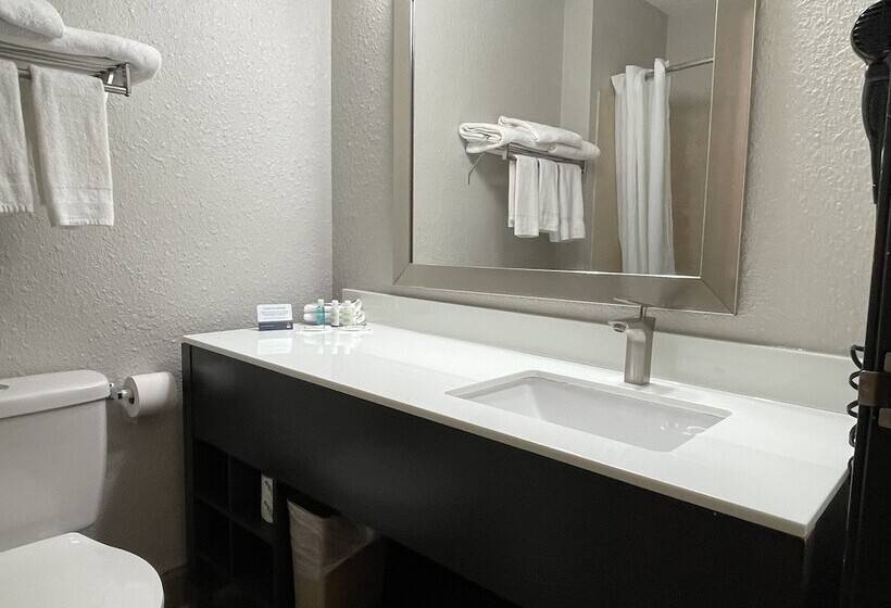 חדר סטנדרט שתי מיטות זוגיות, Clarion Inn Near Wright Patterson Dayton