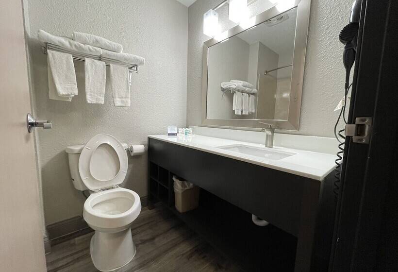 חדר סטנדרט שתי מיטות זוגיות, Clarion Inn Near Wright Patterson Dayton