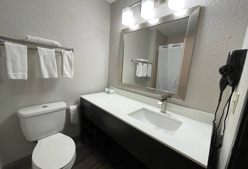 חדר סטנדרט שתי מיטות זוגיות, Clarion Inn Near Wright Patterson Dayton