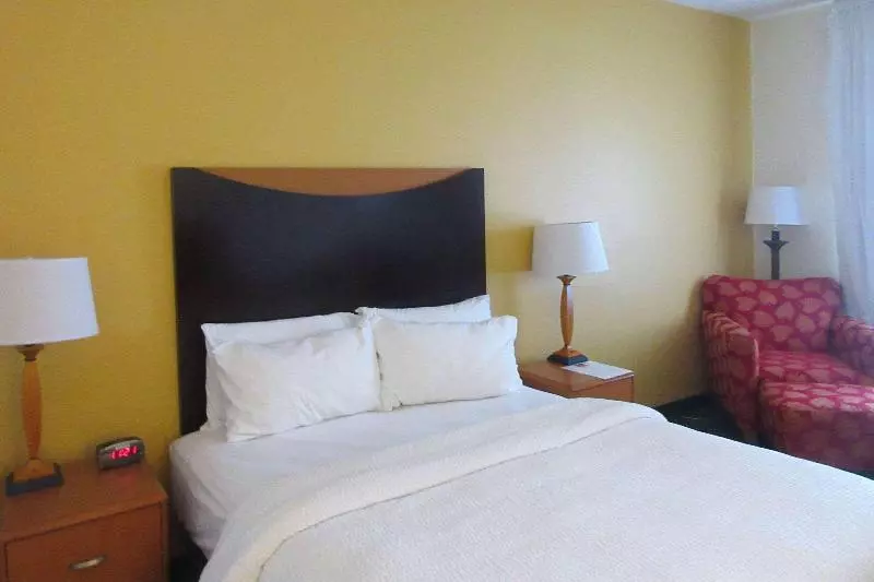 キングサイズベッドのスイートルーム, Clarion Inn Near Wright Patterson  Dayton