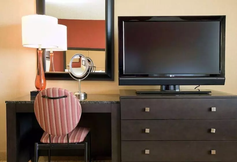 ２ダブルベッドのスタンダードルーム, Embassy Suites By Hilton Kansas City International Airport
