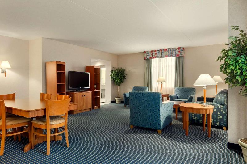 キングサイズベッドのスイートルーム, Embassy Suites By Hilton Lexington/uk Coldstream