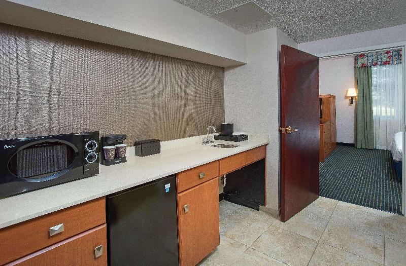 キングサイズベッドのスイートルーム, Embassy Suites By Hilton Lexington/uk Coldstream