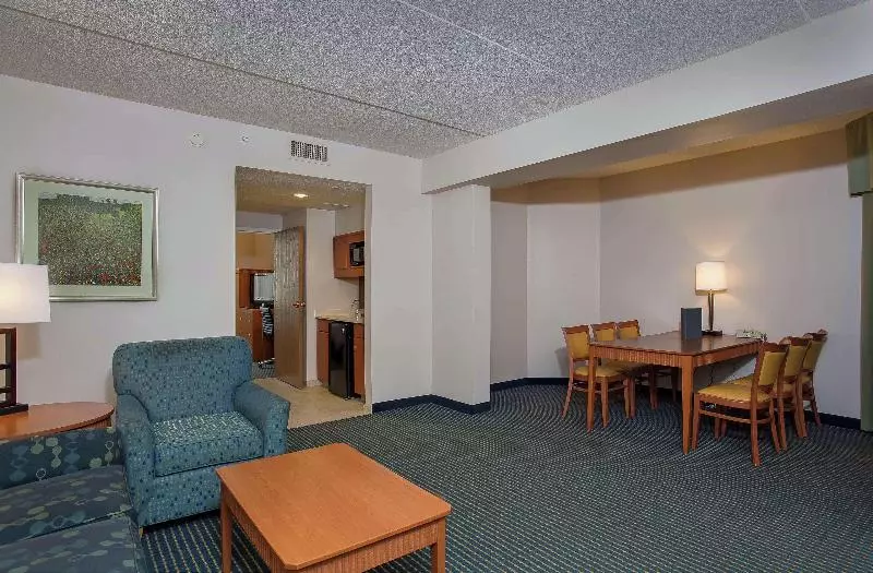 キングサイズベッドのスイートルーム, Embassy Suites By Hilton Lexington/uk Coldstream