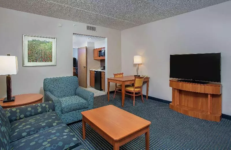 キングサイズベッドのスイートルーム, Embassy Suites By Hilton Lexington/uk Coldstream