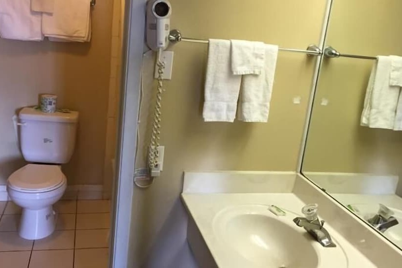 جناح, Executive Inn & Suites Beeville