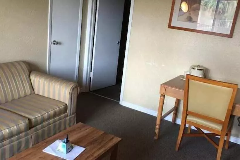 スイート, Executive Inn & Suites Beeville