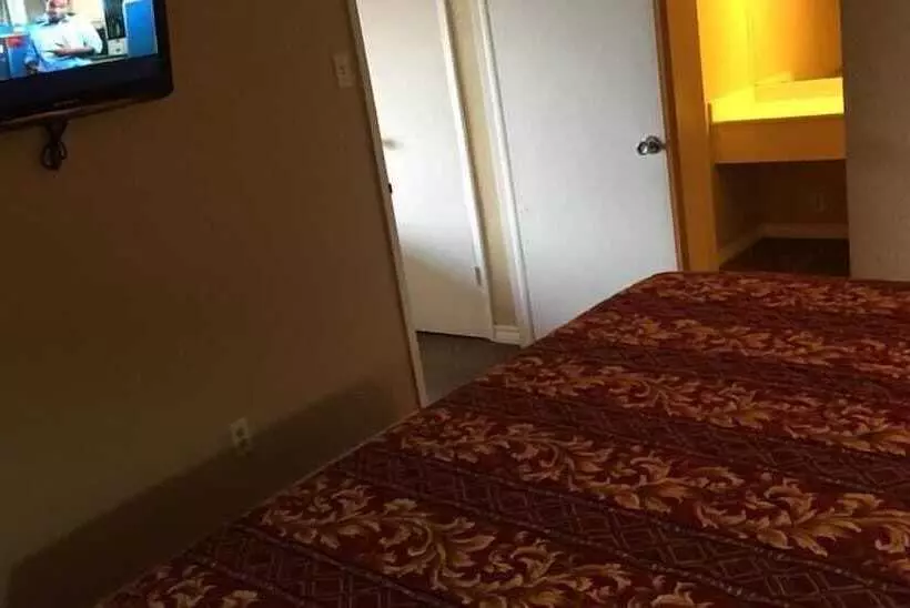 スイート, Executive Inn & Suites Beeville