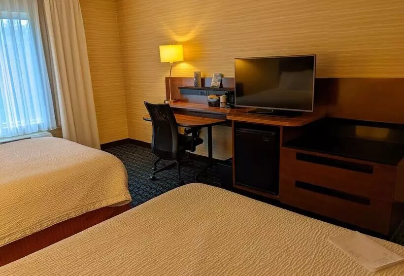 ２ダブルベッドのスタンダードルーム, Fairfield Inn Concord