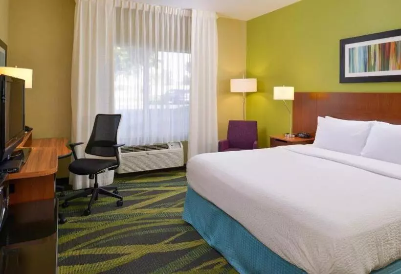 キングサイズベッドのスタンダードルーム, Fairfield Inn Salt Lake City Layton