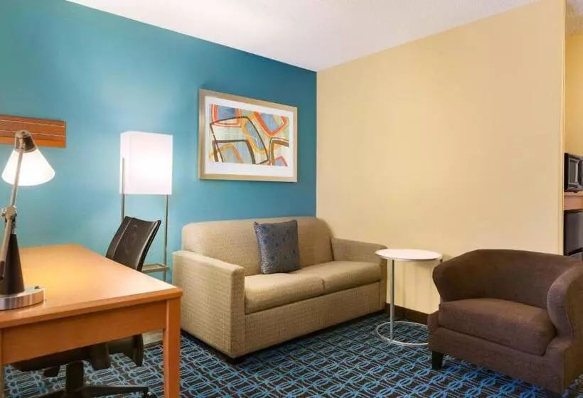 キングサイドベッドのスタンダードワンルーム, Fairfield Inn & Suites By Marriott Toledo Maumee
