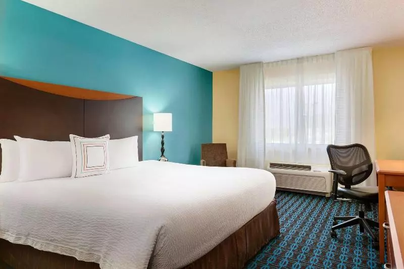 キングサイズベッドのスタンダードルーム, Fairfield Inn & Suites By Marriott Toledo Maumee