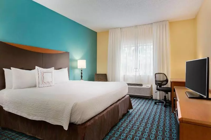 キングサイズベッドのスタンダードルーム, Fairfield Inn & Suites By Marriott Toledo Maumee