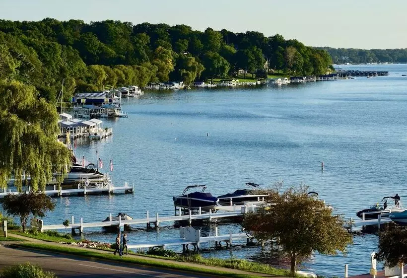レイクビュースタンダードルーム, Harbor Shores On Lake Geneva