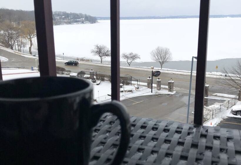 Номер Стандарт Вид на Озеро, Harbor Shores On Lake Geneva