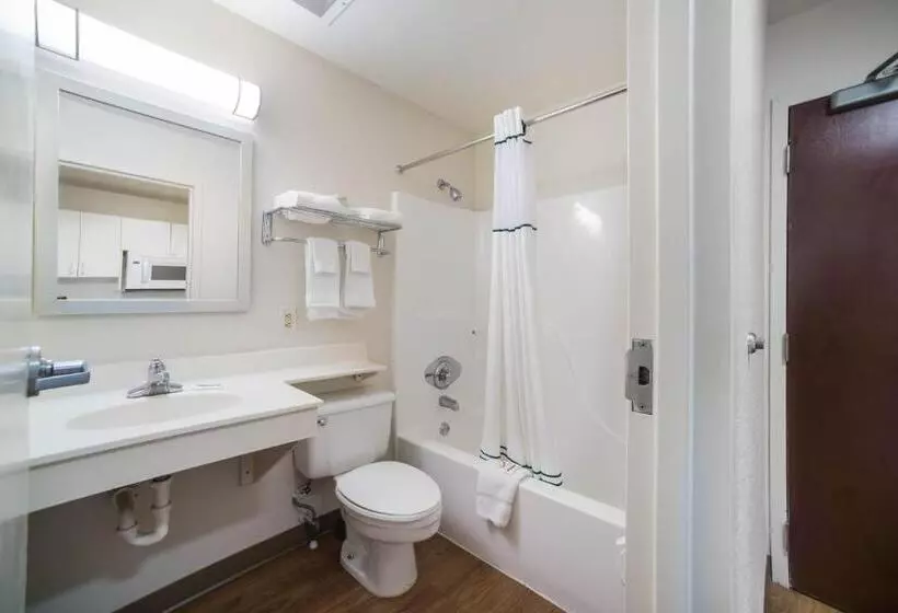 استودیوی استاندارد, Hometowne Studios By Red Roof St. Louis   Airport/n Lindbergh