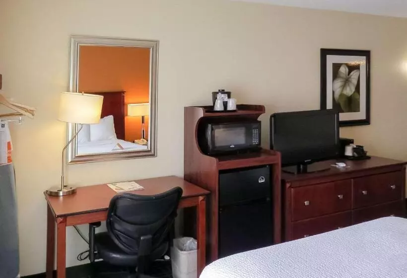 ２ダブルベッドのスタンダードルーム, Quality Inn Cranberry Township