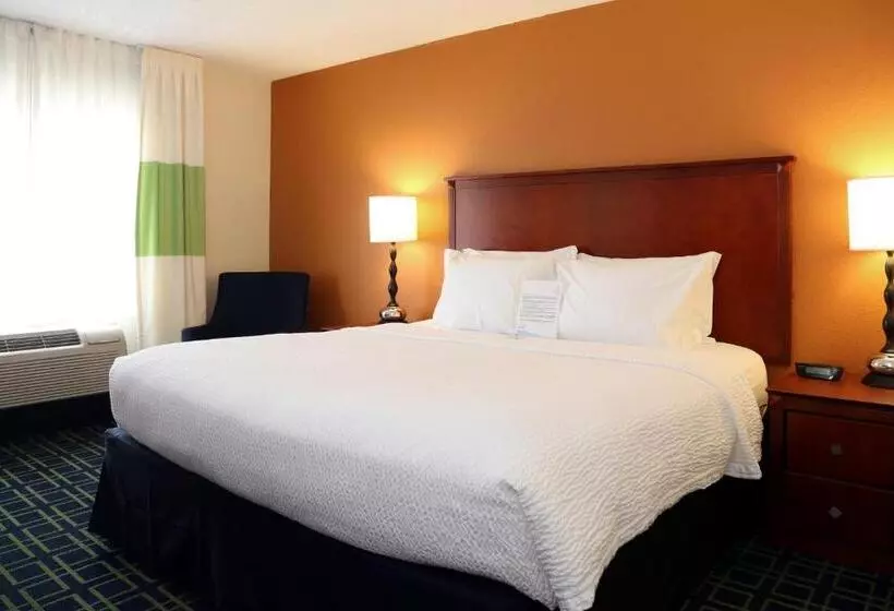 キングサイズベッドのスタンダードルーム, Quality Inn Cranberry Township