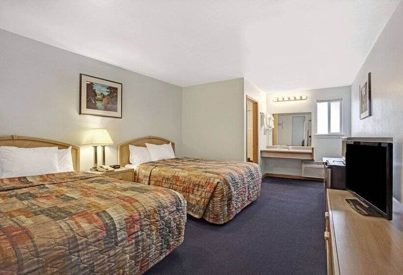 غرفه قياسيه سريرين مزدوجين, Travelodge By Wyndham Seattle North Of Downtown