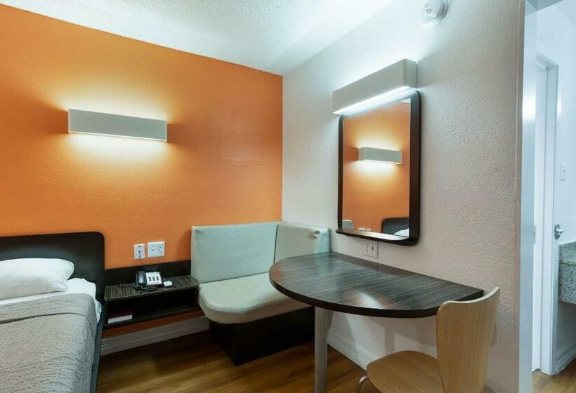 غرفة ديلوكس سرير كينج, Motel 6 Houston, Tx  East