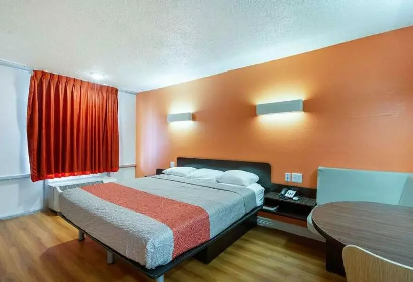 身障者適用キングサイズベッドルーム, Motel 6 Houston, Tx  East